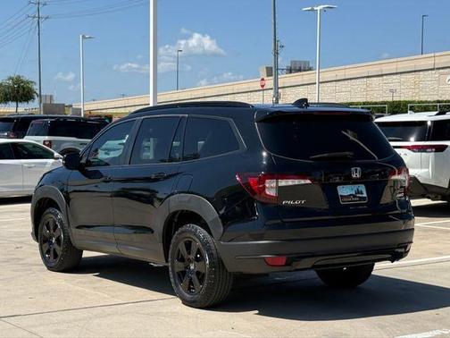 Crystal Black Pearl 2022 Honda Pilot TrailSport