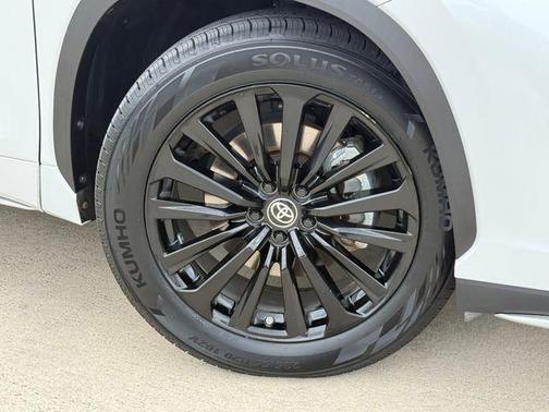 Pearl 2023 Toyota Highlander XSE