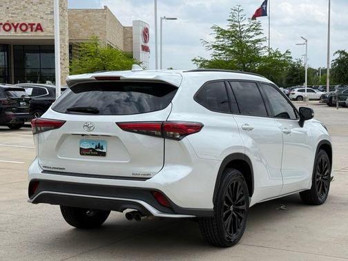 Pearl 2023 Toyota Highlander XSE
