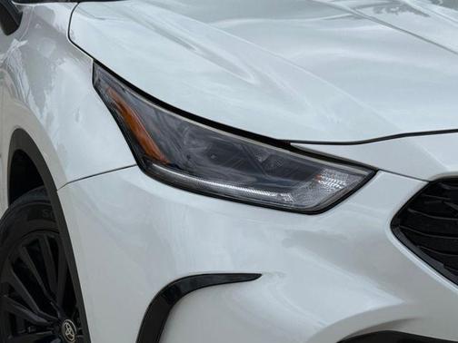 Pearl 2023 Toyota Highlander XSE
