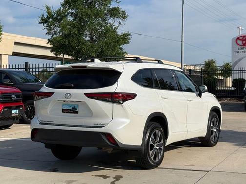 Blizzard Pearl 2021 Toyota Highlander XLE