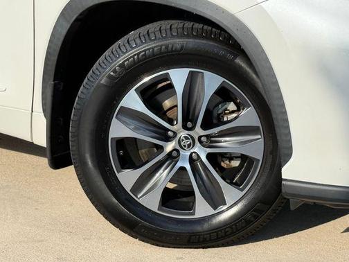Blizzard Pearl 2021 Toyota Highlander XLE