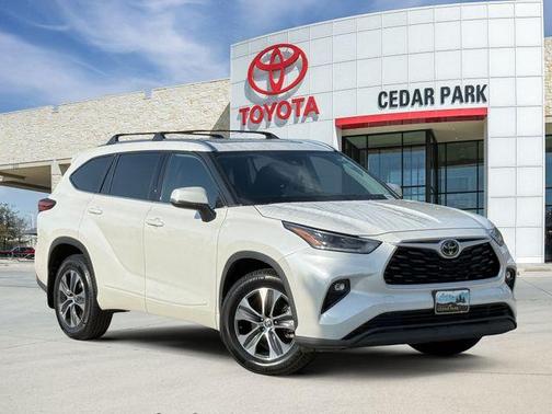 Blizzard Pearl 2021 Toyota Highlander XLE