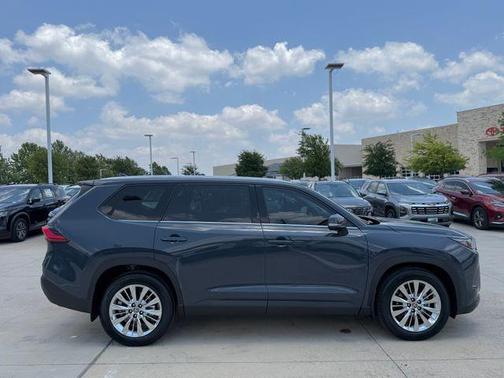 Storm 2024 Toyota Grand Highlander