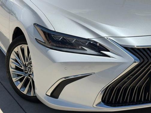 White Pearl 2019 Lexus ES 350 Ultra Luxury