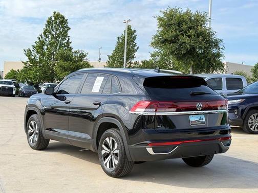 Deep Black Pearl Effect 2026 Volkswagen Atlas Cross Sport 2.0T SE