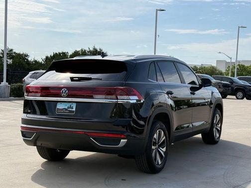 Deep Black Pearl Effect 2026 Volkswagen Atlas Cross Sport 2.0T SE