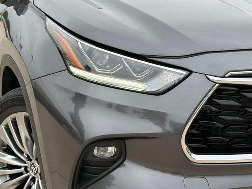 Magnetic Gray Metallic 2024 Toyota Highlander Platinum