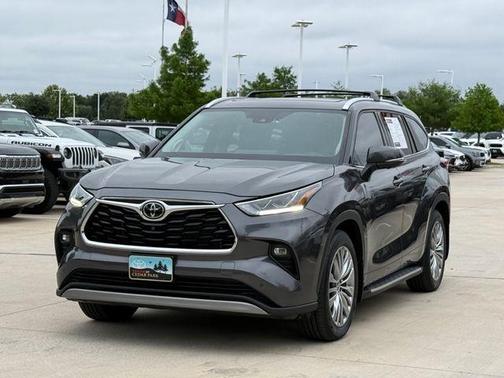Magnetic Gray Metallic 2024 Toyota Highlander Platinum