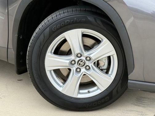 Magnetic Gray 2024 Toyota Highlander LE