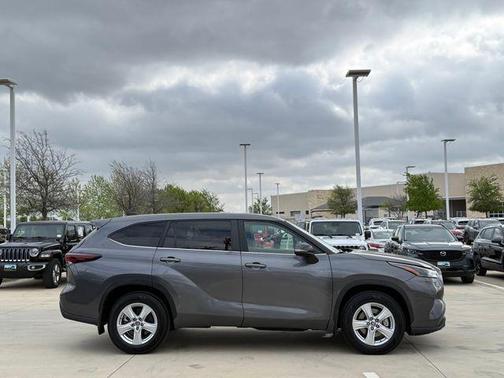 Magnetic Gray 2024 Toyota Highlander LE