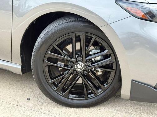 Metal 2025 Toyota Camry SE