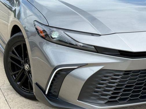 Metal 2025 Toyota Camry SE