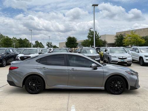 Metal 2025 Toyota Camry SE