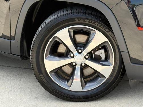 Diamond Black 2019 Jeep Cherokee Limited