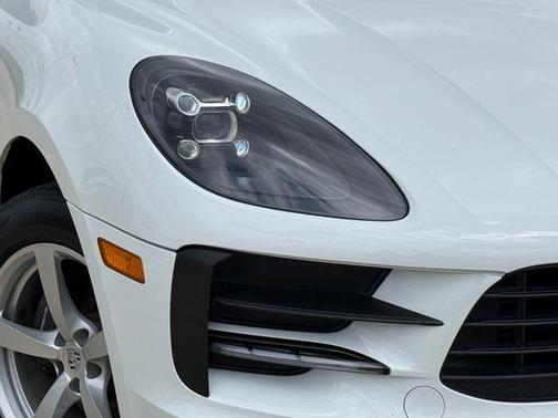 White 2019 Porsche Macan Base