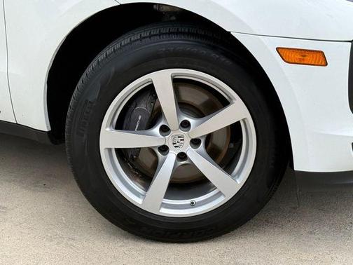 White 2019 Porsche Macan Base