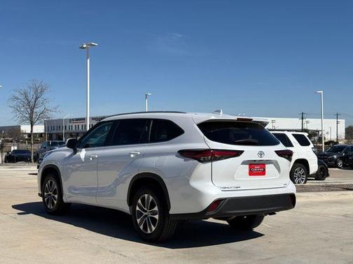 2025 Toyota Highlander XLE