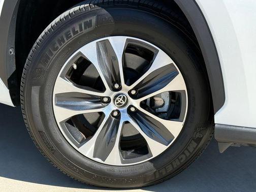 2025 Toyota Highlander XLE