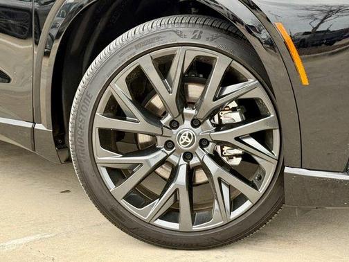 2025 Toyota Crown Signia LIMITED