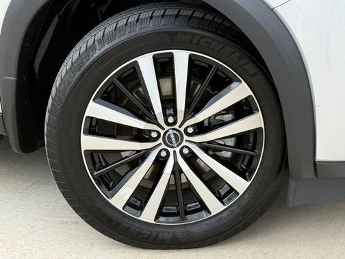 Brilliant Silver Metallic 2023 Nissan Pathfinder Platinum