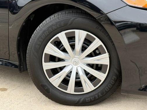 2022 Toyota Camry Hybrid LE