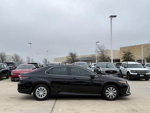 2022 Toyota Camry Hybrid LE