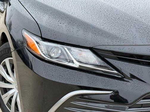 2022 Toyota Camry Hybrid LE