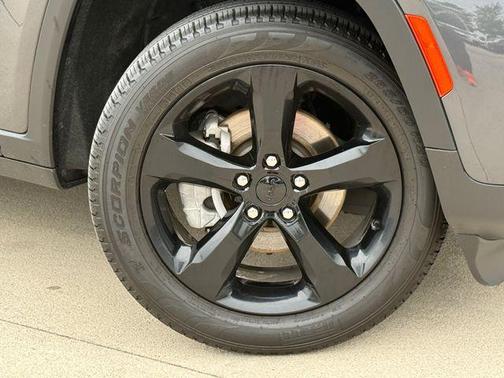 Metallic 2024 Jeep Grand Cherokee Limited