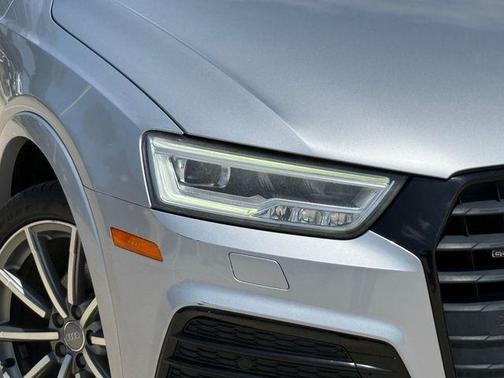 Florett Silver Metallic 2017 Audi Q3 2.0T Prestige