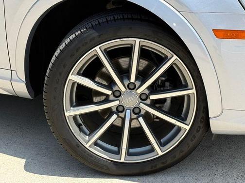 Florett Silver Metallic 2017 Audi Q3 2.0T Prestige