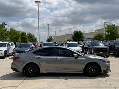 Metal 2026 Toyota Camry SE