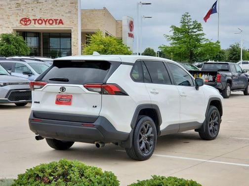 Ice 2024 Toyota RAV4 LE