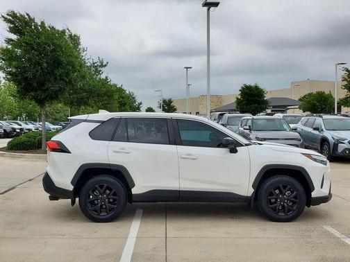 Ice 2024 Toyota RAV4 LE