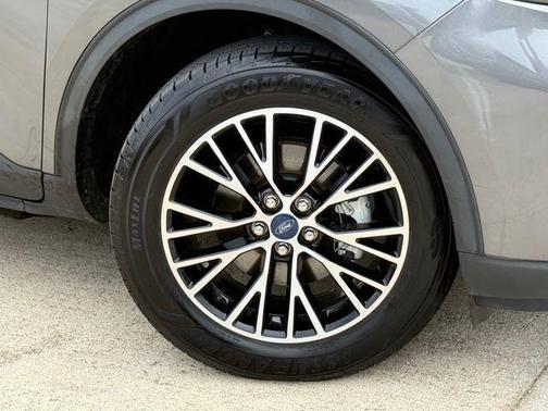Gray Metallic 2022 Ford Escape PHEV SEL