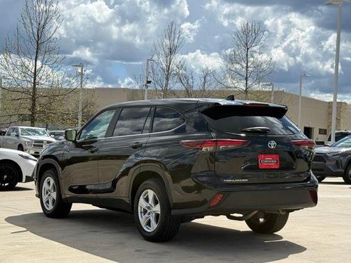 2025 Toyota Highlander LE