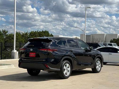 2025 Toyota Highlander LE