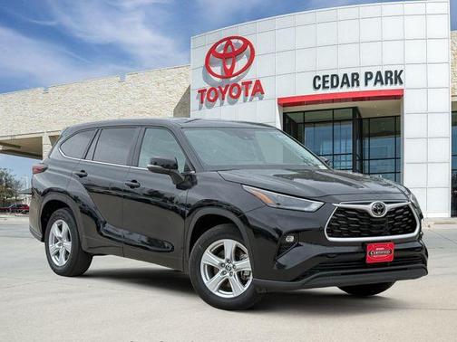 Midnight Black Metallic 2025 Toyota Highlander LE