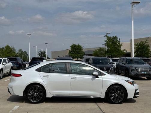 Pearl 2026 Toyota Corolla SE