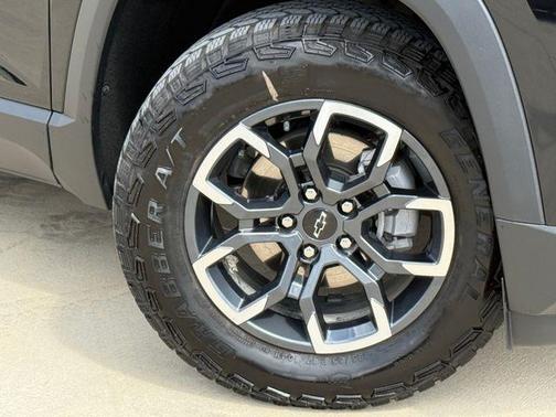 Black Metallic 2026 Chevrolet Equinox ACTIV