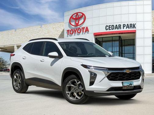 Summit White 2025 Chevrolet Trax LT