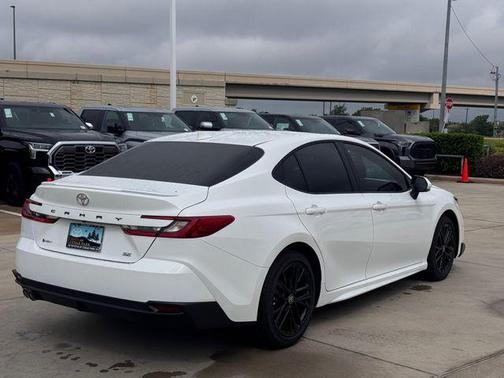 Ice 2026 Toyota Camry SE