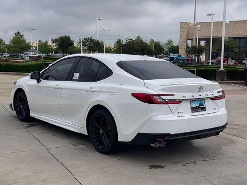 Ice 2026 Toyota Camry SE