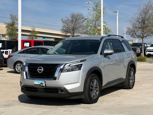 Brilliant Silver Metallic 2025 Nissan Pathfinder SV