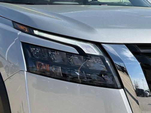 Brilliant Silver Metallic 2025 Nissan Pathfinder SV