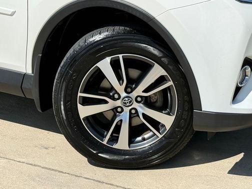 Super White 2018 Toyota RAV4 XLE