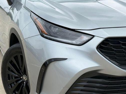 Celestial Silver Metallic 2025 Toyota Highlander XSE