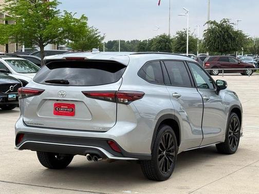 Celestial Silver Metallic 2025 Toyota Highlander XSE