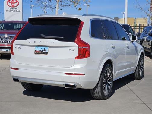 2020 Volvo XC90 T6 Momentum 7 Passenger