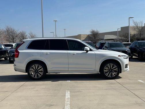 2020 Volvo XC90 T6 Momentum 7 Passenger